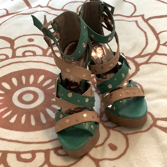 NEW NEVER WORN SKY HIGH HEELS - Picture 2 of 8